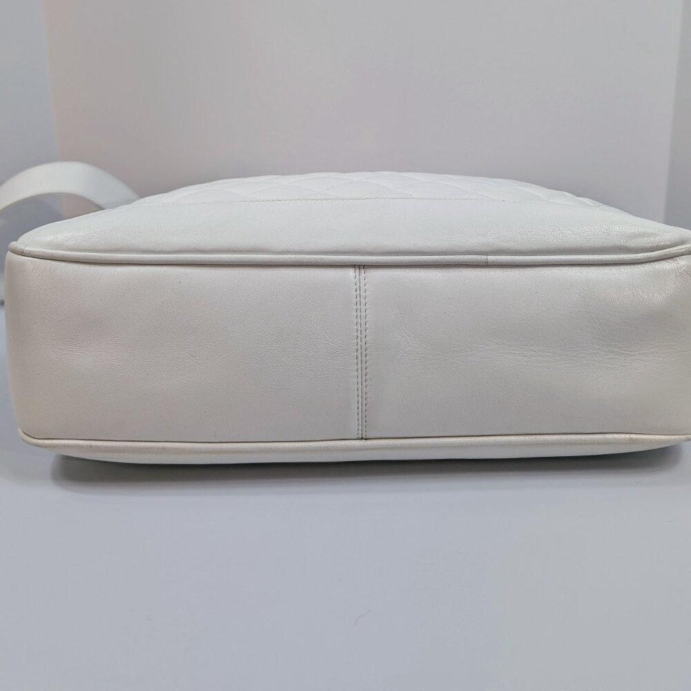 Chanel Rare Vintage White Quilted Lambskin Large Hobo Tote 24k GHW - Picture 6 of 16
